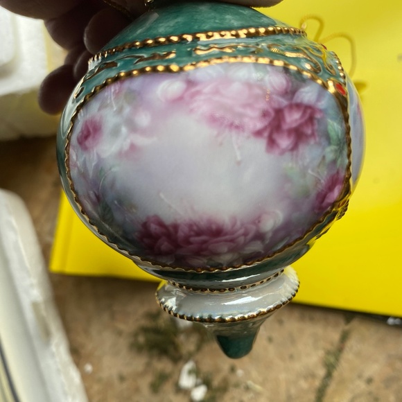 The Ruby- Throated Hummingbird and Anna’s Hummingbird Heirloom Porcelain Ornamen - Picture 3 of 10